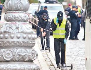 Blast near parade wounds 2 in Kyiv