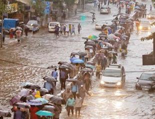 Heavy rains kill 5 in India’s financial hub
