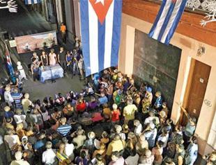 Cubans open transition likely to end Castro reign