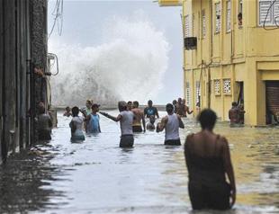 Hurricane Irma pounds Florida, extent of damage not yet clear