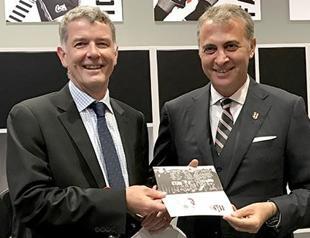 UK Ambassador to Turkey becomes Beşiktaş member
