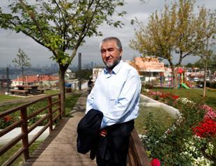 Dissident Uzbek held on return