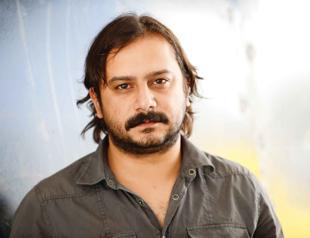 Turkish writer arrested for killing two in car accident