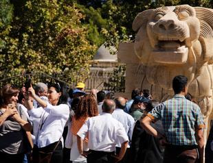 Palmyra statue goes on display in Damascus