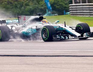 Heat on Lewis Hamilton in Japan after Red Bull ambush