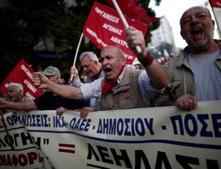 Greek pensioners protest benefit cuts, pin hopes on court