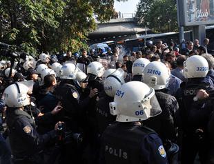 Police intervene to prevent people gathering to commemorate Ankara ISIL attack