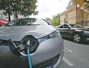 Paris plans to banish all but electric cars by 2030