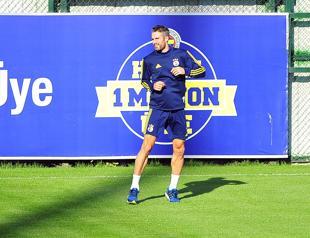 Fenerbahçe’s Van Persie testifies, denies insult allegations