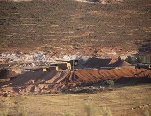 Turkey building bulletproof shield on border for Idlib op