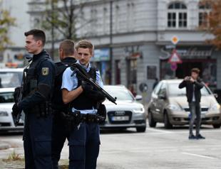 Suspect arrested after 8 hurt in Munich knife rampage