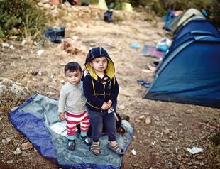 Greece slammed for containing migrants