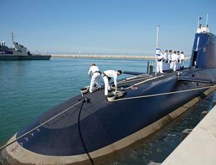 Germany signs deal on 3 new submarines