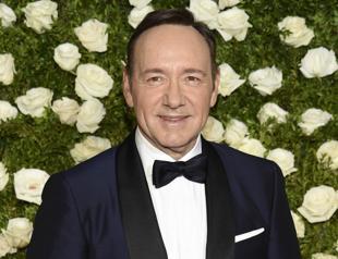 Kevin Spacey comes out as gay, apologizes after misconduct accusation