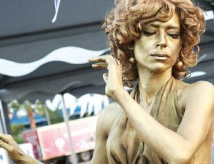 Living statue performance hard but amusing