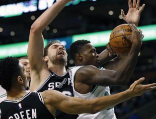 Celtics snap losing streak to injury-hit Spurs