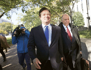 Ex-Trump aides charged as Russia probe accelerates