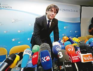 Spain court suspends Catalan independence declaration