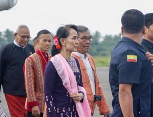 Myanmar’s Suu Kyi makes first visit to crisis-hit northern Rakhine