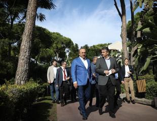 Turkish, German top diplomats discuss ties in a surprise meet