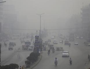 Smog blankets Pakistan, India, causing accidents, illness