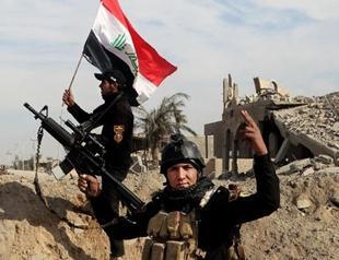 Iraqi PM raises flag in border area taken from ISIL