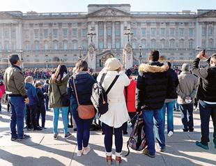 Leaks show US commerce chief, UK queen’s offshore investments