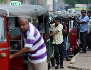 Sri Lanka’s gasoline shortage continues