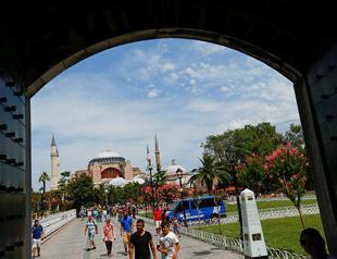 Turkey’s tourism earnings to reach $30 billion in 2018: Minister