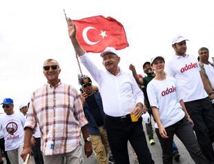 CHP leader receives democracy award for ‘justice march’