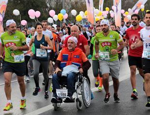 Thousands of runners take part in 39th Vodafone Istanbul Marathon