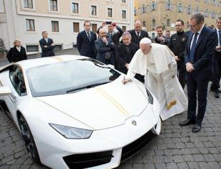 Pope auctions Lamborghini to rebuild Christian Iraq