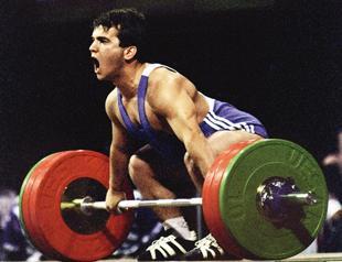 Champion Turkish weightlifter Süleymanoğlu dies at 50