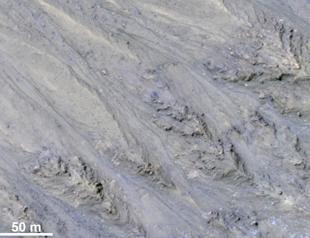 Streaks on Mars sign of sand, not water