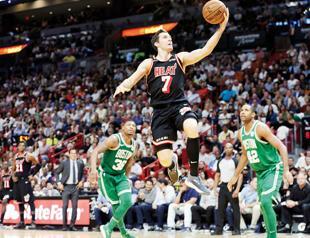 Boston streak ends, Westbrook shines as Thunder roll