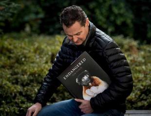 Photographer captures human face of endangered species