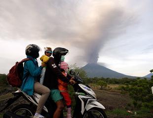Tens of thousands stranded as Bali volcano closes airport