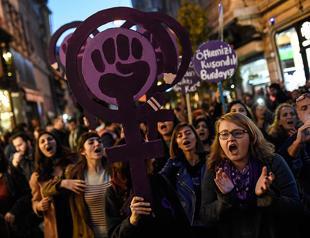 Famous women from across Turkey share personal stories of ‘violence’