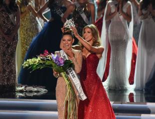 Contestant from South Africa wins Miss Universe crown