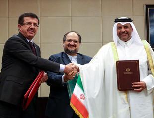 Iran, Turkey sign deal with Qatar to ease Gulf blockade