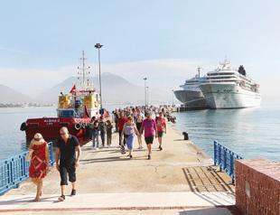 Foreign tourist arrivals in Turkey rise nearly 30 pct in 2017
