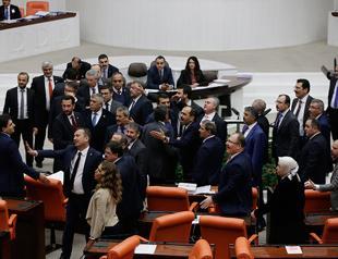AKP, CHP scuffle in Turkish parliament over Zarrab case