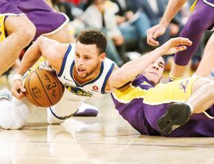 Warriors triumph against LA in overtime, Rockets, Spurs win