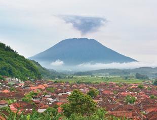 Flights resume as Bali’s volcano-hit airport opens
