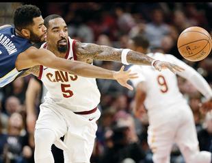 James fires Cavaliers to their 11th straight victory