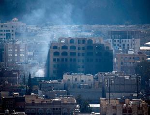 Saudi-led air strikes back Yemen’s Saleh in Houthi clashes