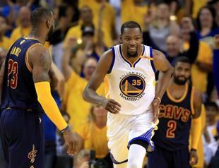 Durant powers Warriors