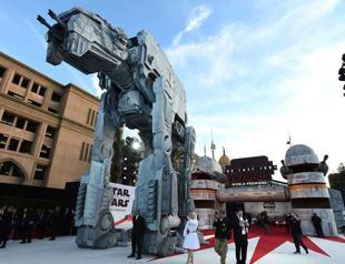 The hype reawakens: ‘Star Wars’ stages ‘Last Jedi’ premiere