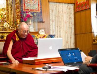 Dalai Lama turns to iPhone to spread app-iness
