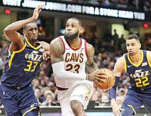 James’ triple-double lifts Cavs over Jazz